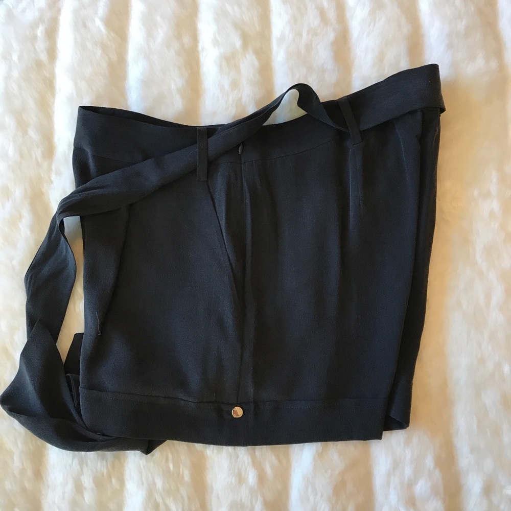 Guess Black Silk Shorts - Picture 6 of 8